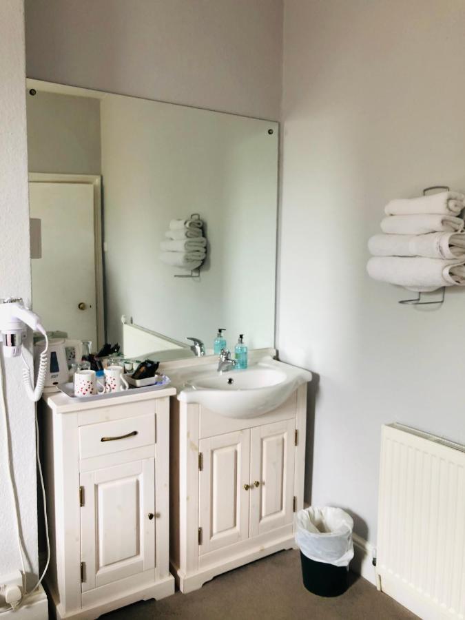 Brook House Bed and Breakfast Μπρόντγουεϊ Εξωτερικό φωτογραφία